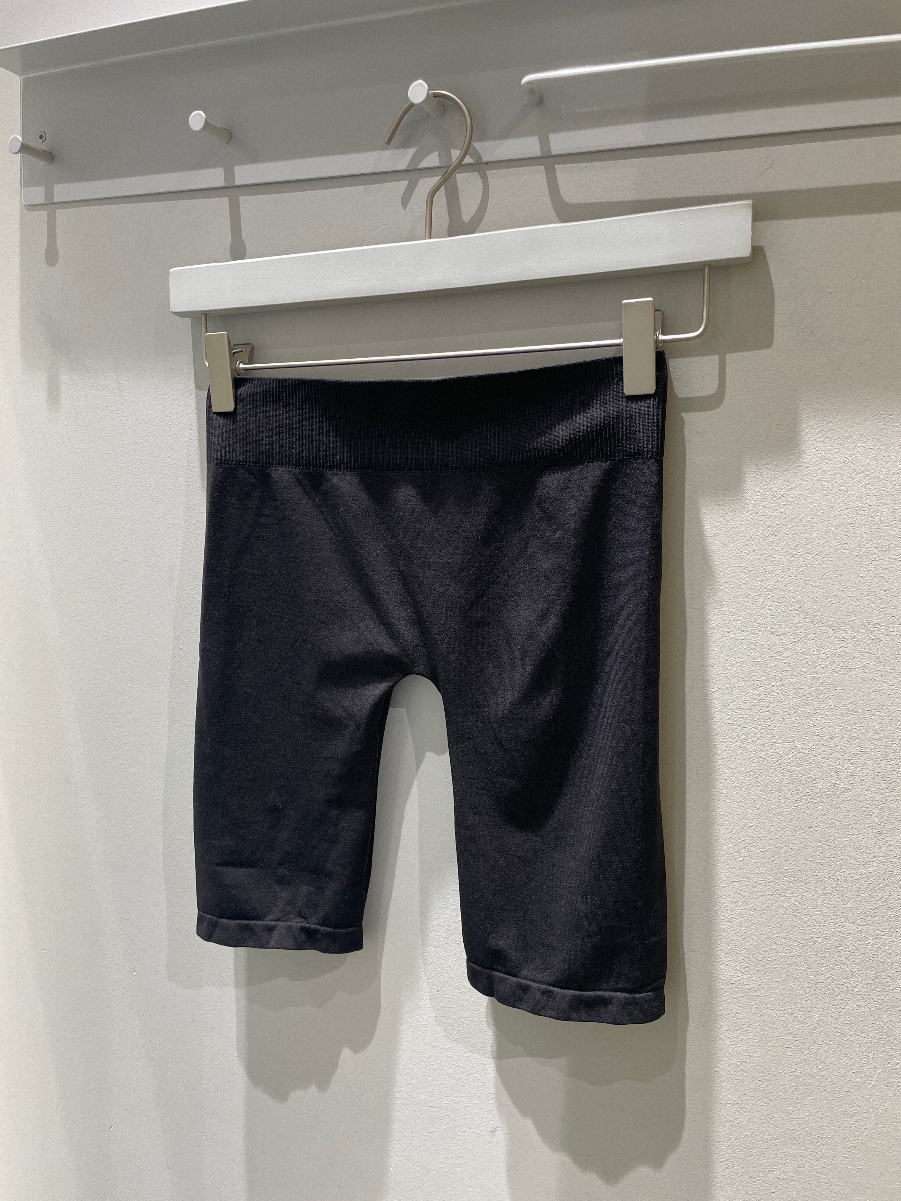PCLONDON Shorts - BLACK